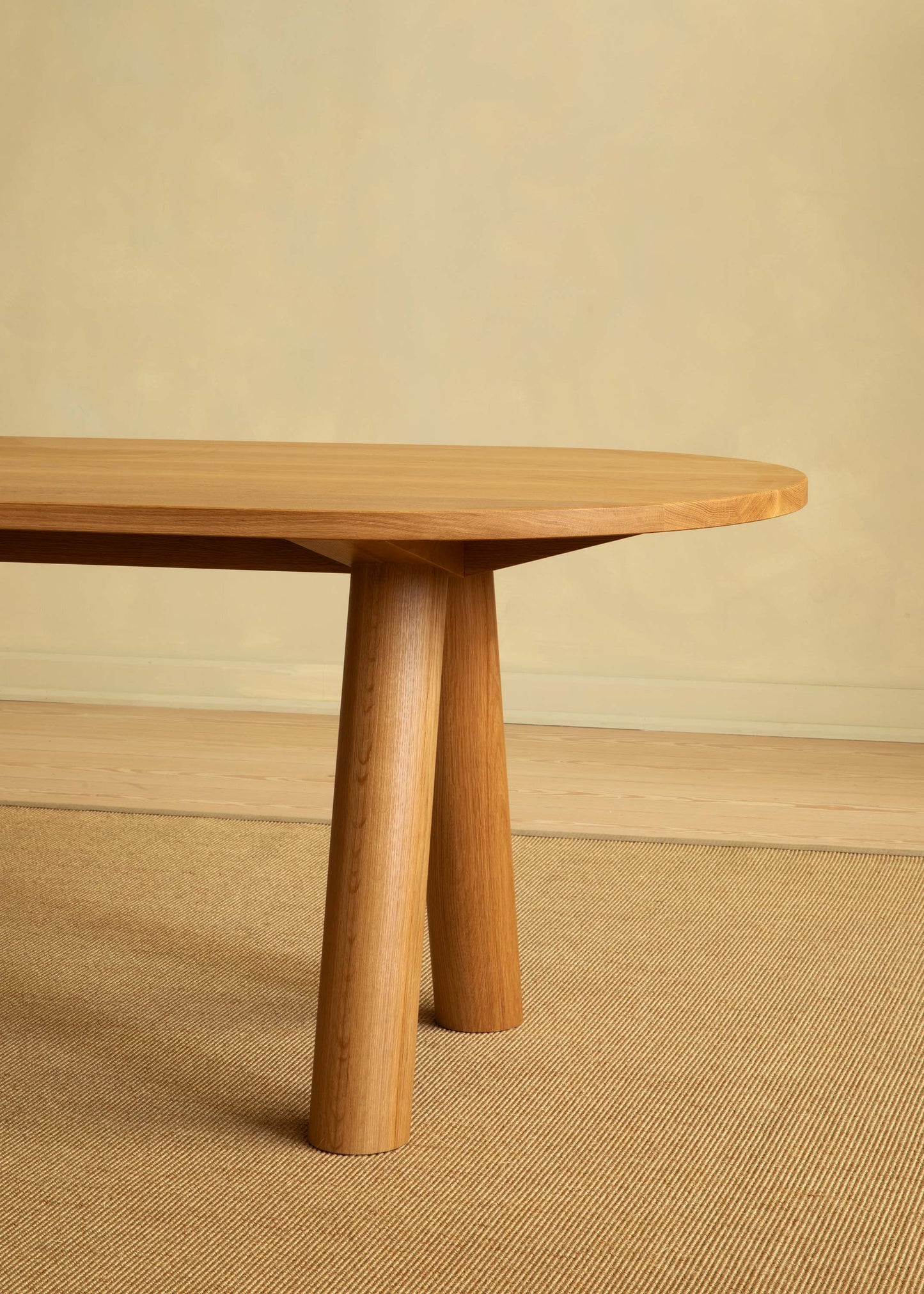 COLUMN DINING TABLE  Angled Leg