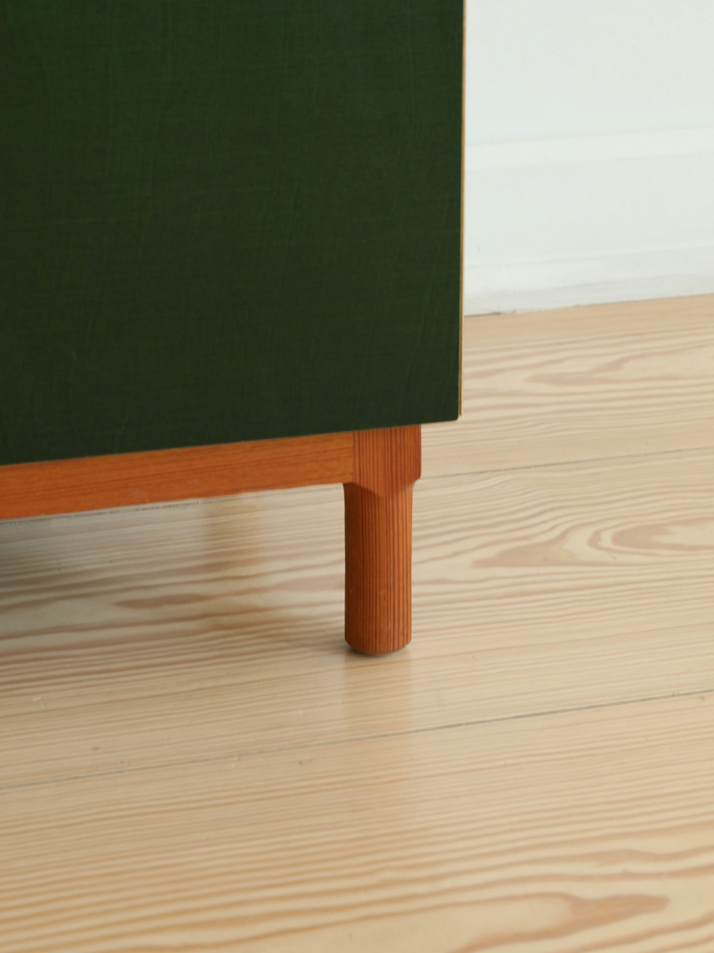 Color Fin Cabinet_In Stock