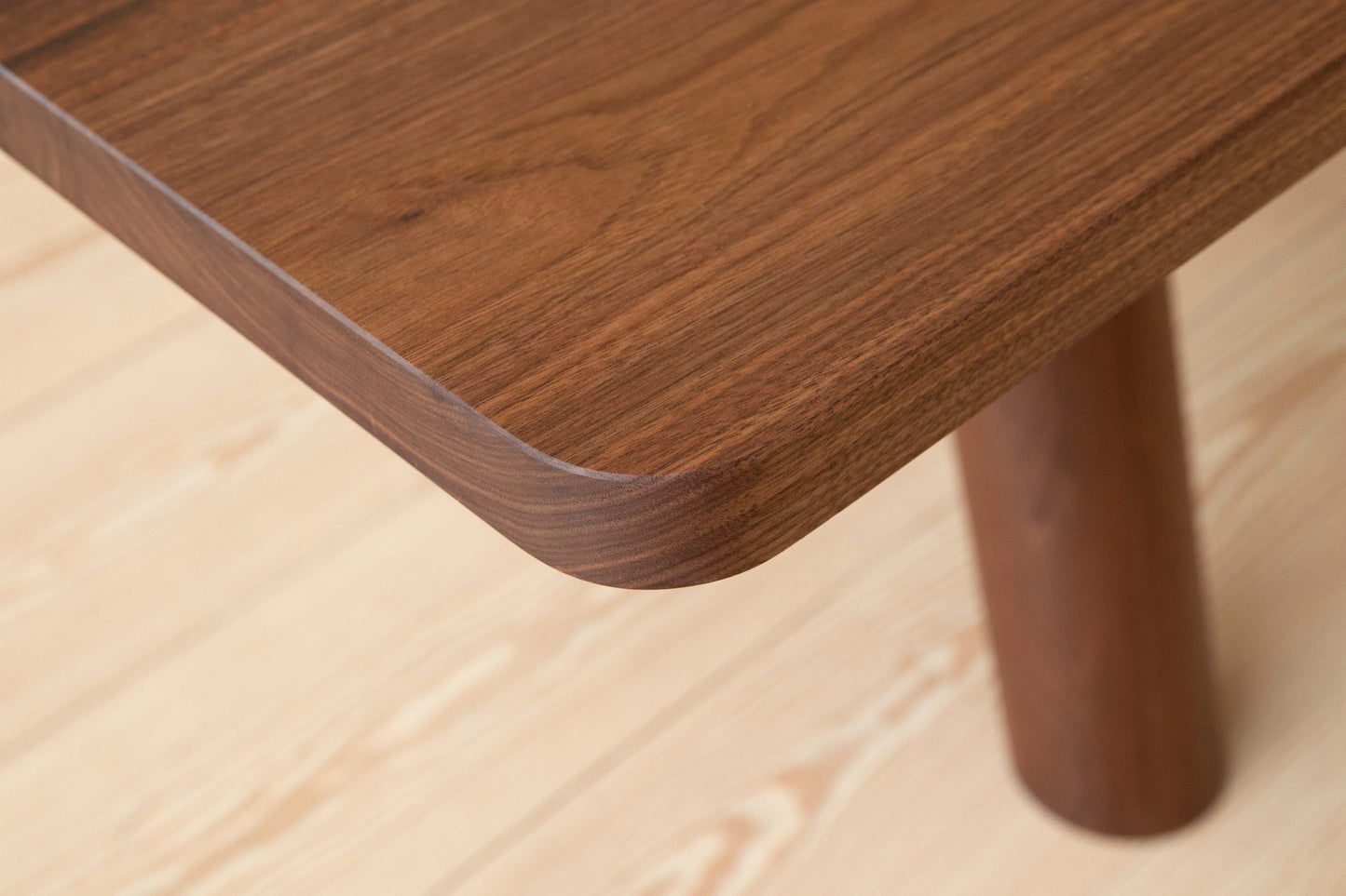COLUMN DINING TABLE  Angled Leg