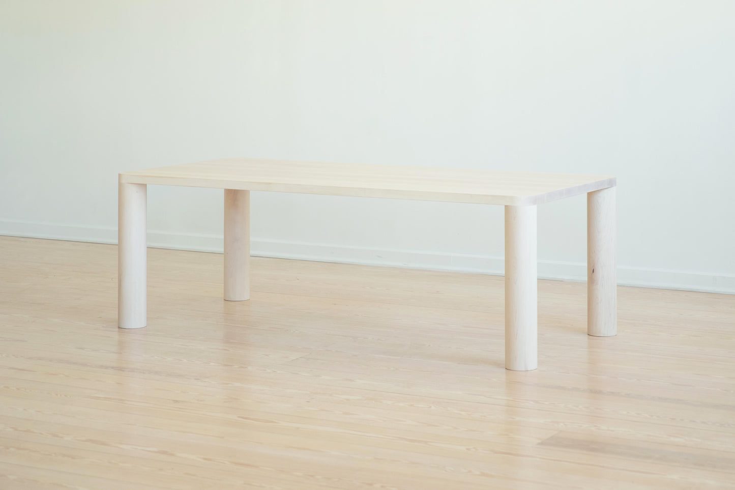 COLUMN DINING TABLE Corner Leg