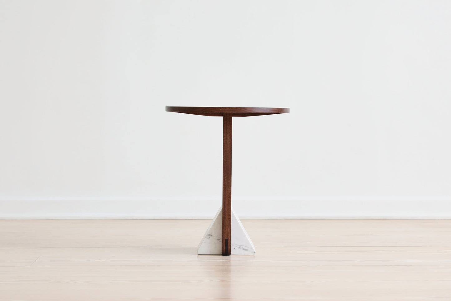 FOUNDATION SIDE TABLE Triangle