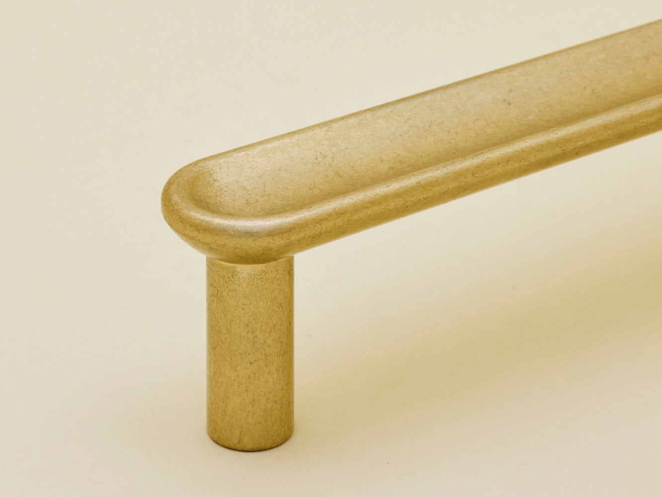 CONCAVE APPLIANCE PULLS - Brass