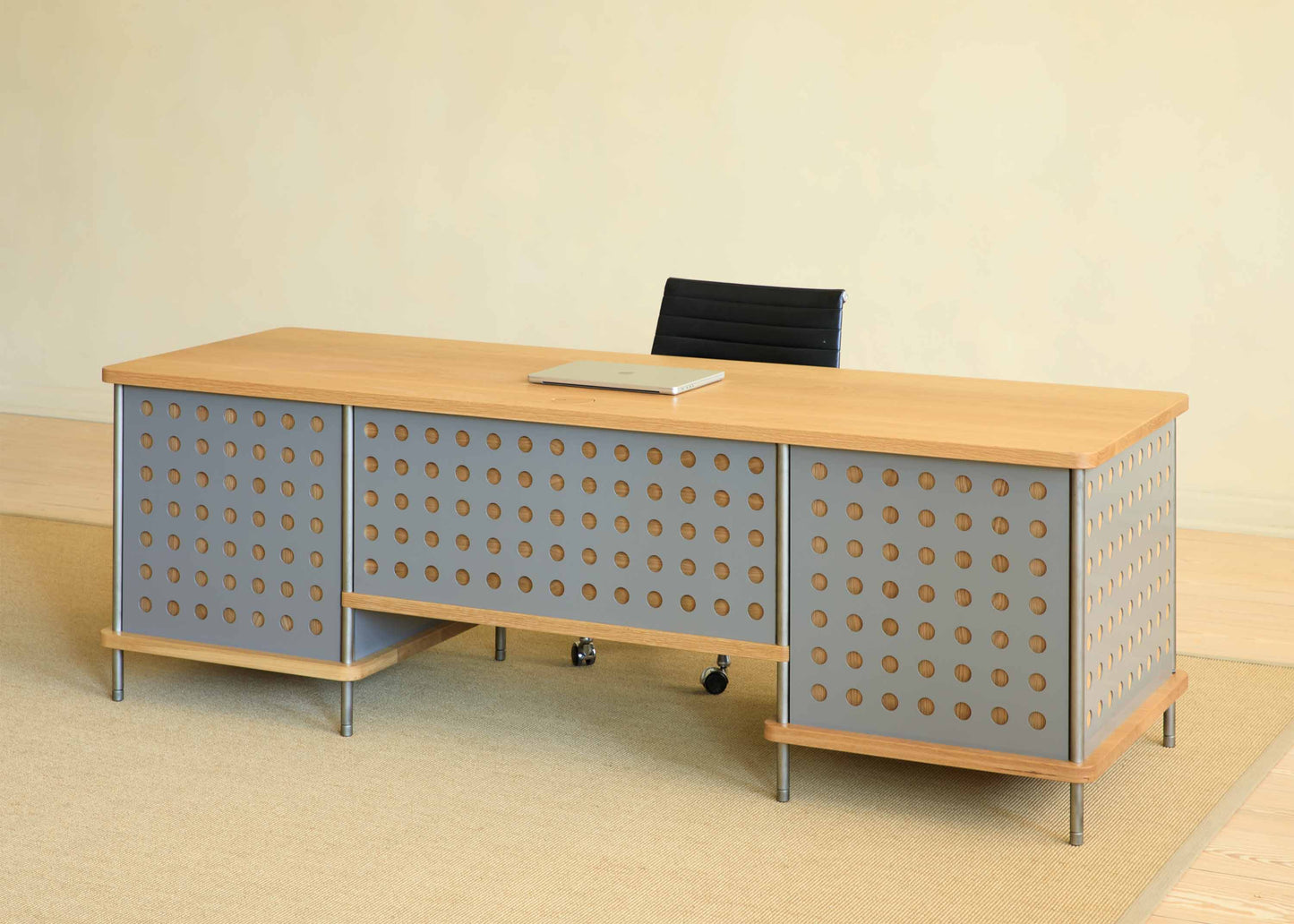 STRATA EXECUTIVE DESK