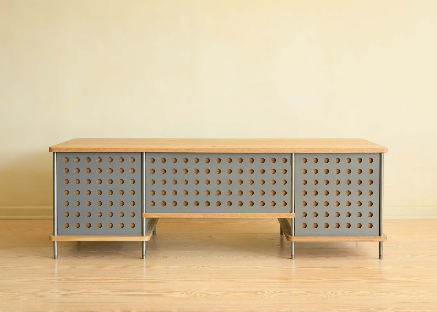 STRATA EXECUTIVE DESK