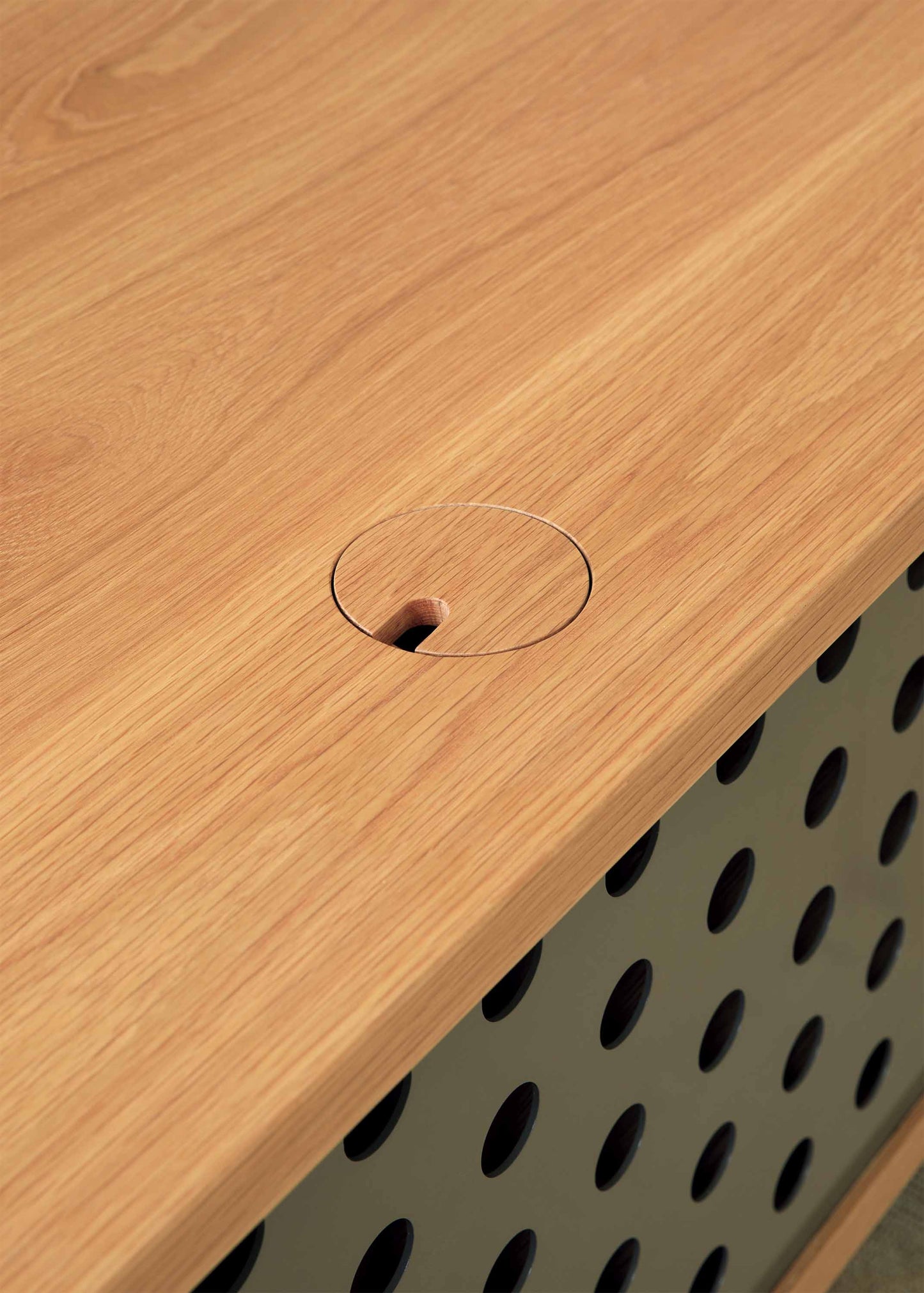 STRATA EXECUTIVE DESK
