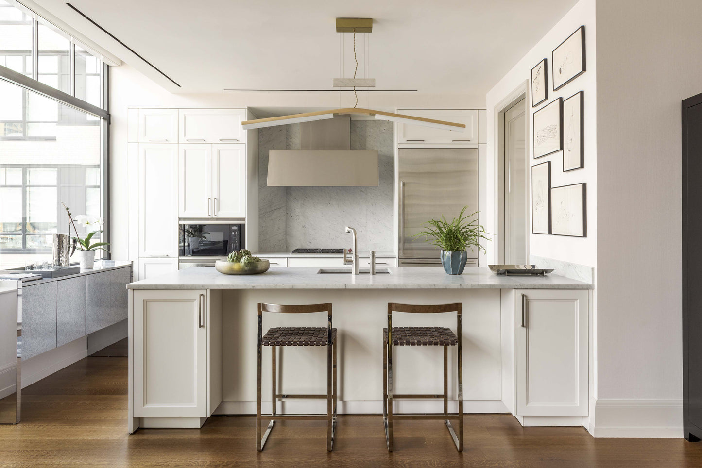 Interior: David Scott Interiors.  Photo: Gianni Franchellucci || Counterweight Pendant Light in Ash