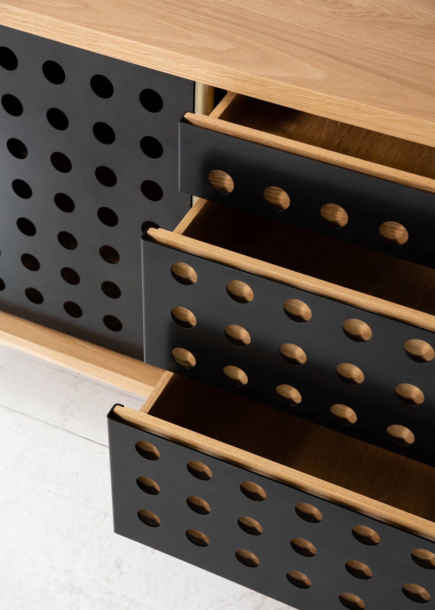 STRATA CREDENZA Four Bay