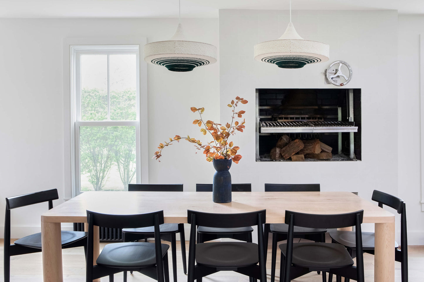 Interior: Elizabeth Roberts Architecture.  Photo: Sarah Elliott || Column Dining Table Corner Leg