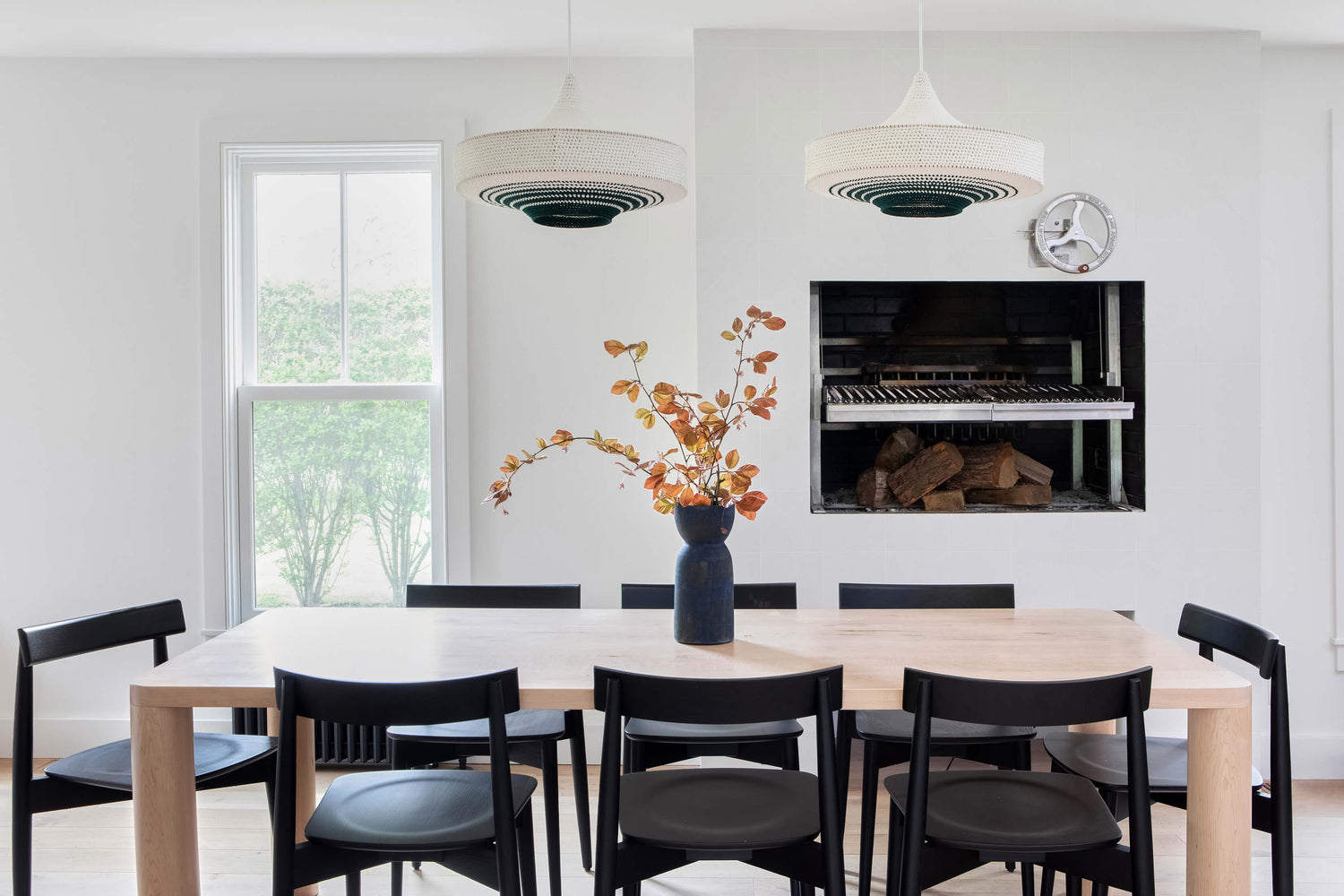 Interior: Elizabeth Roberts Architecture.  Photo: Sarah Elliott || Column Dining Table Corner Leg