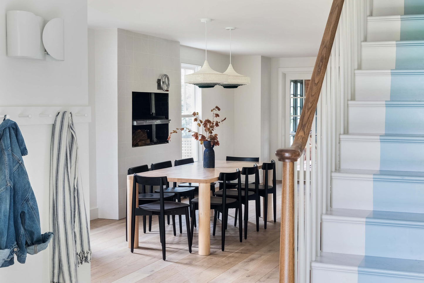 Interior: Elizabeth Roberts Architecture.  Photo: Sarah Elliott || Column Dining Table Corner Leg