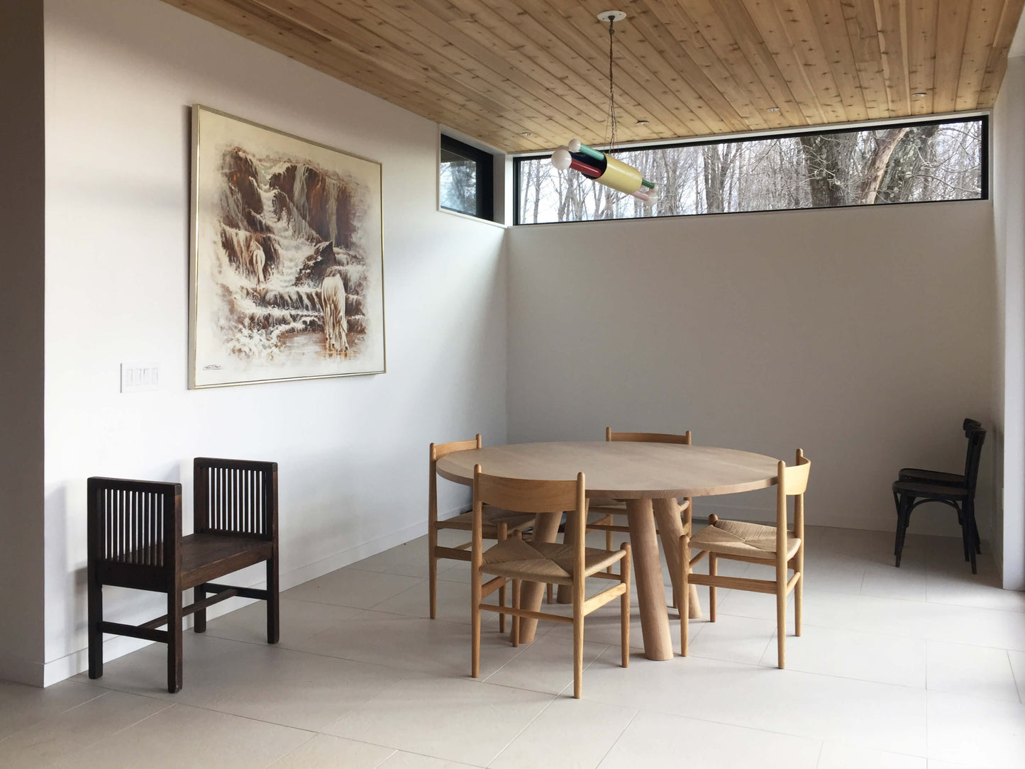 COLUMN DINING TABLE Angled Leg / Round