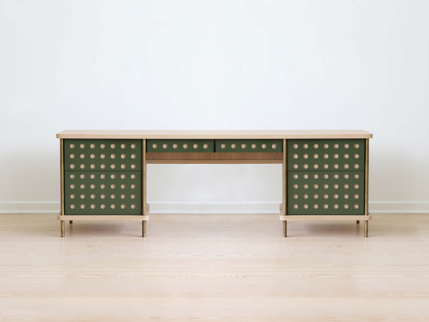 STRATA EXECUTIVE DESK