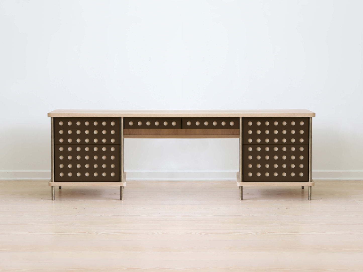 STRATA EXECUTIVE DESK