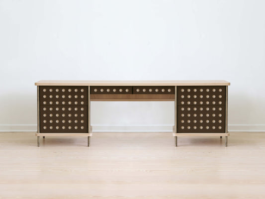 STRATA EXECUTIVE DESK